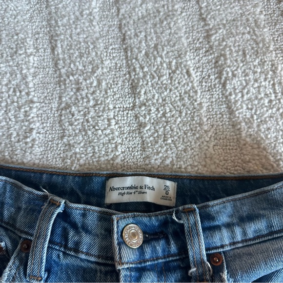 Abercrombie & Fitch Women’s High Rise 4” Distressed Shorts - Picture 5 of 6